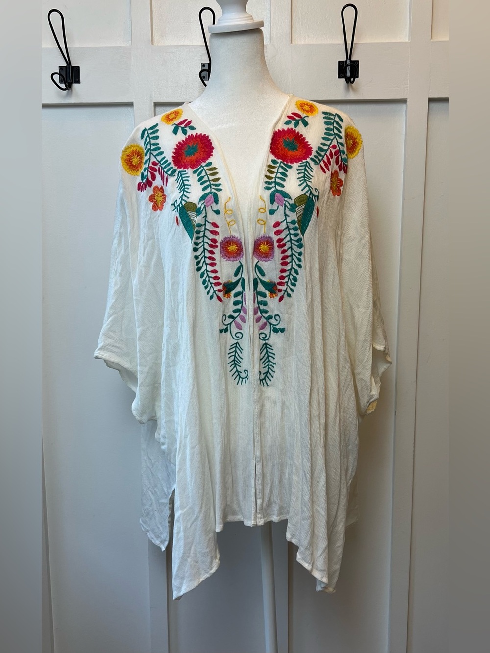 Umgee Embroidered Boho Kimono Cardigan White Floral Open Front Women SM Beachy